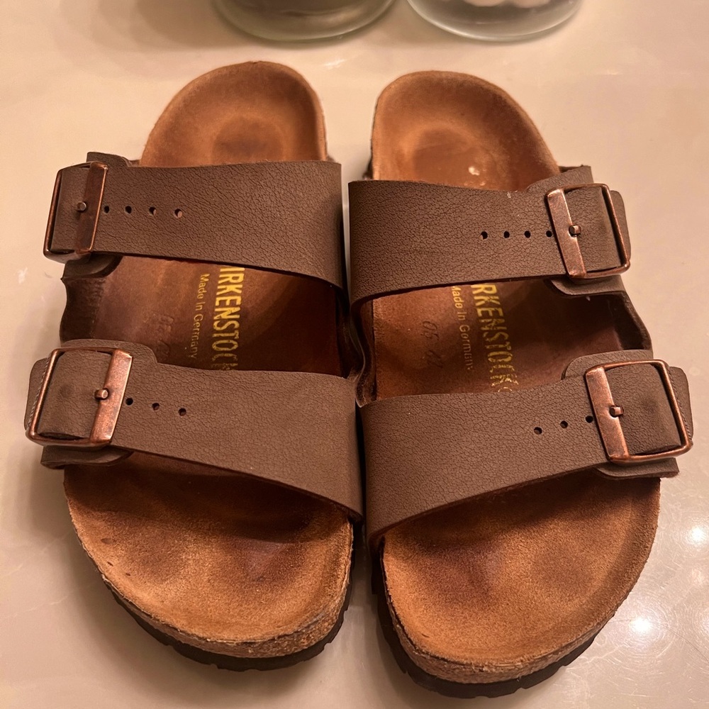 Excellent condition Birkenstocks - Brown, excellent shape, very little wear!